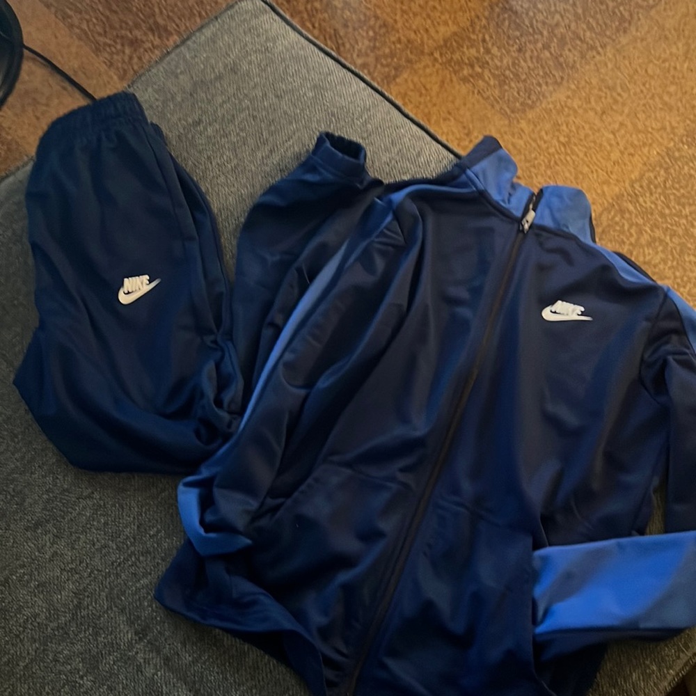 Boys Nike thin wind break suit